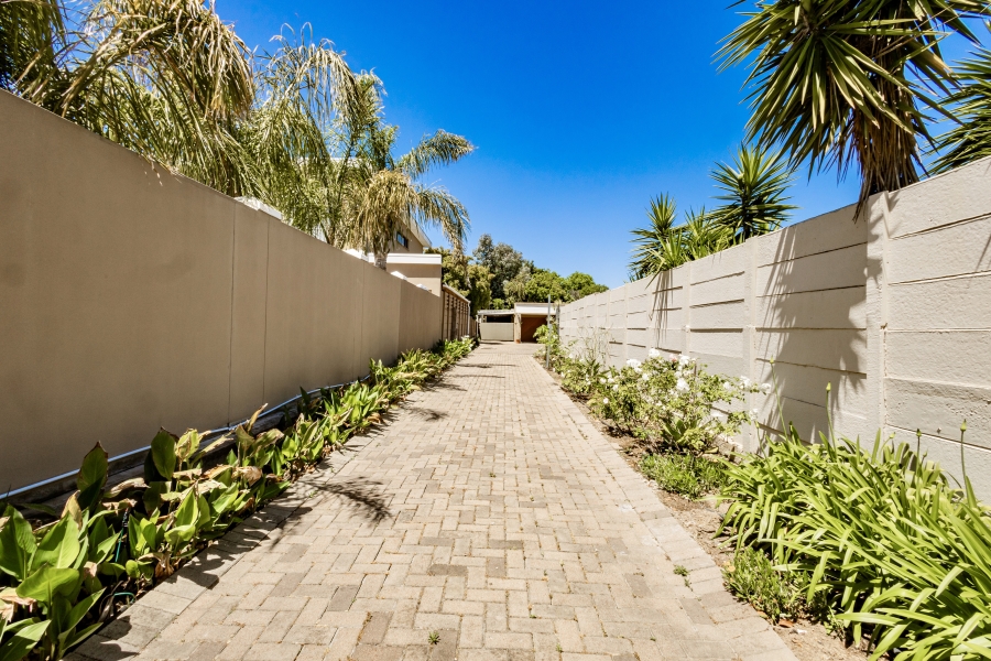 6 Bedroom Property for Sale in Schoongezicht Western Cape